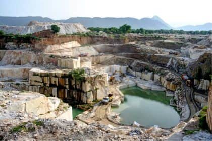 Photo représentant une carrière de marbre près de Jaipur, en Inde